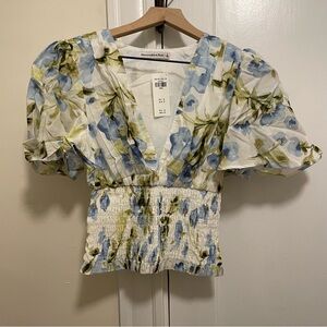 NWT Abercrombie and Fitch floral blouse poof sleeve cropped v neck size small